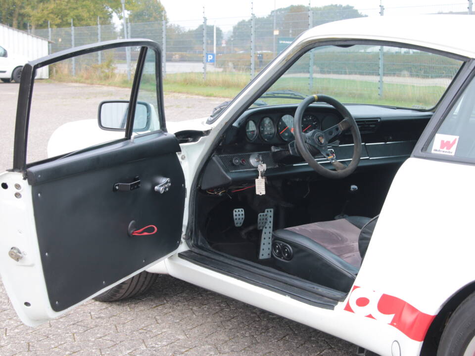 Image 75/100 of Porsche 911 2.2 T (1971)