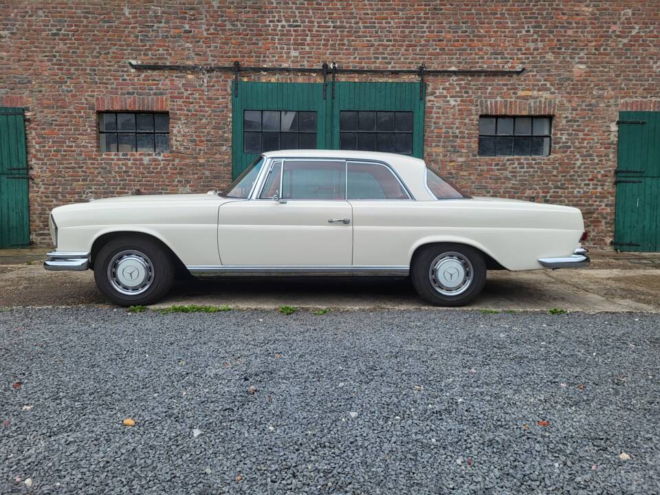 Imagen 1/49 de Mercedes-Benz 250 SE (1966)