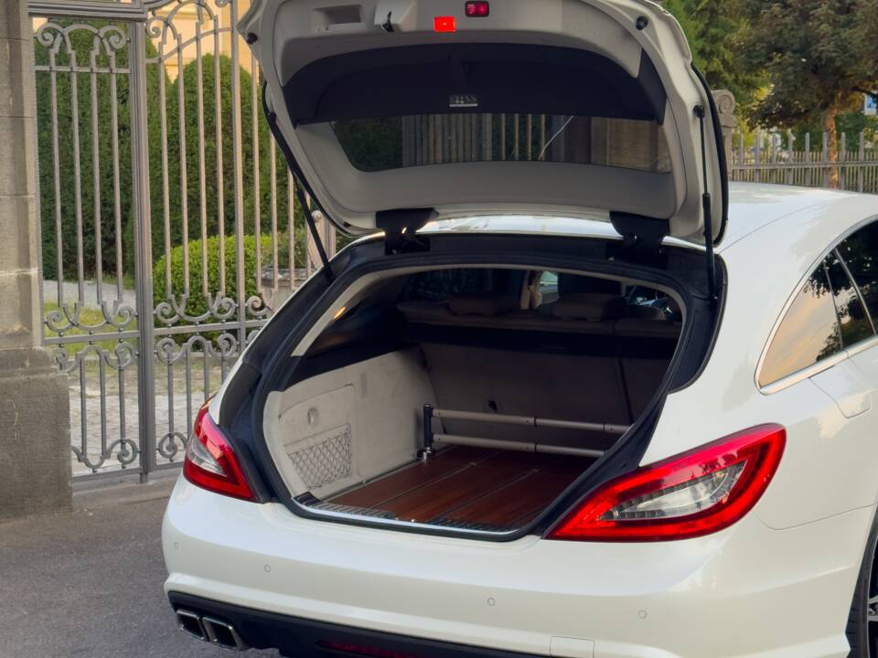 Obraz 5/8 pojazdu Mercedes-Benz CLS 63 AMG (2013)