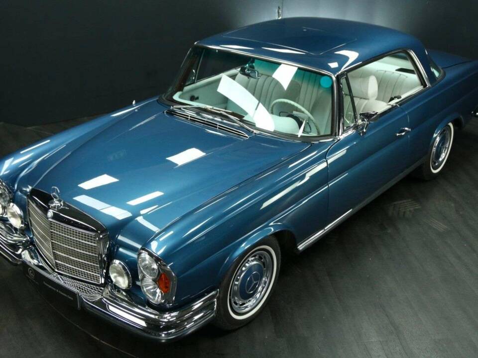 Image 38/50 of Mercedes-Benz 280 SE 3,5 (1971)