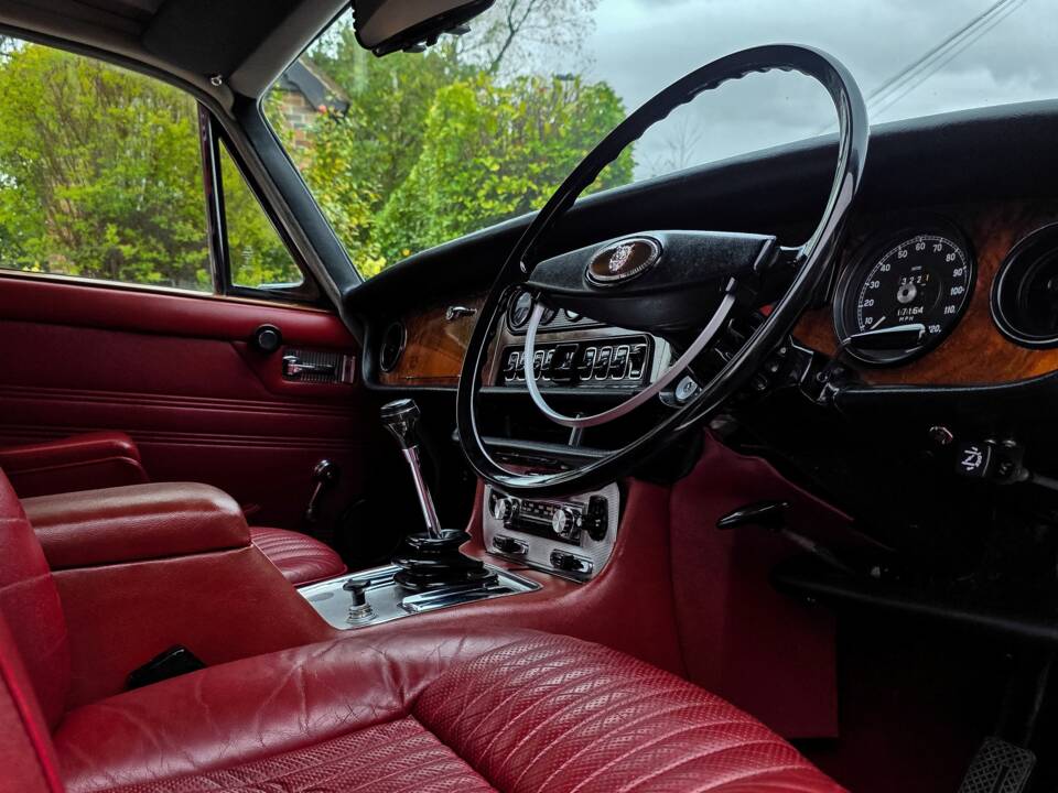 Image 4/50 of Jaguar XJ 6 4.2 (1972)
