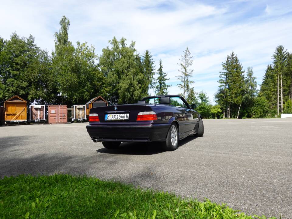 Image 6/21 de BMW 320i (1994)