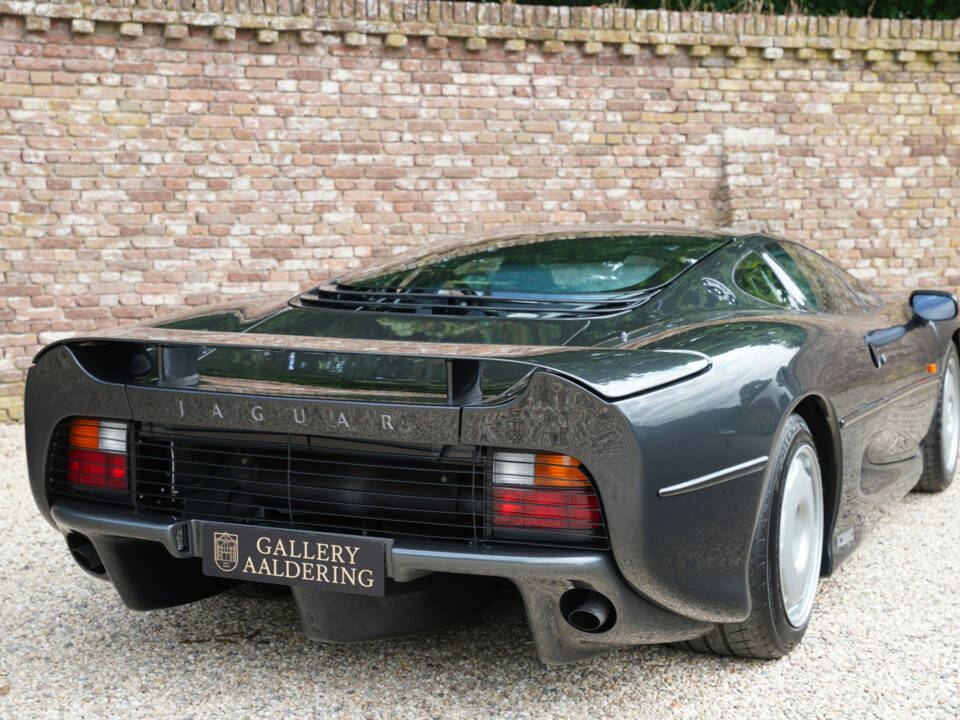 Image 39/50 of Jaguar XJ 220 (1993)
