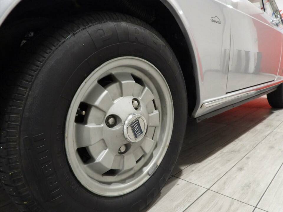 Image 5/15 of Lancia Flavia Coupé 2000 (1972)
