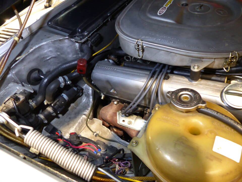 Image 65/68 of Mercedes-Benz 500 SL (1984)