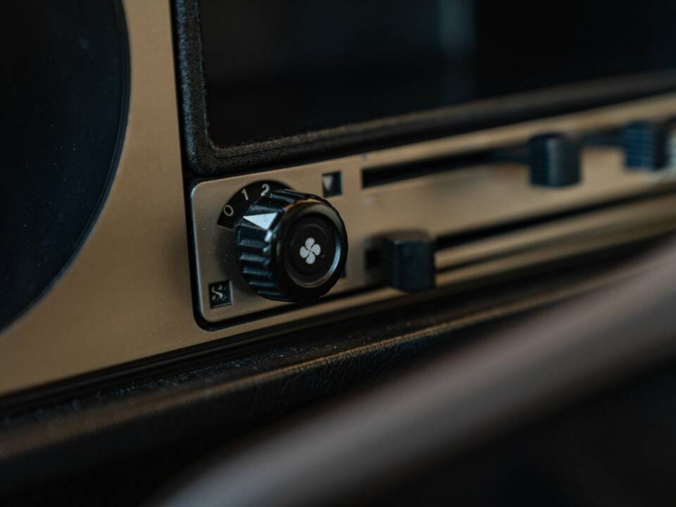 Imagen 41/50 de Volkswagen Golf Mk I Convertible 1.1 (1980)