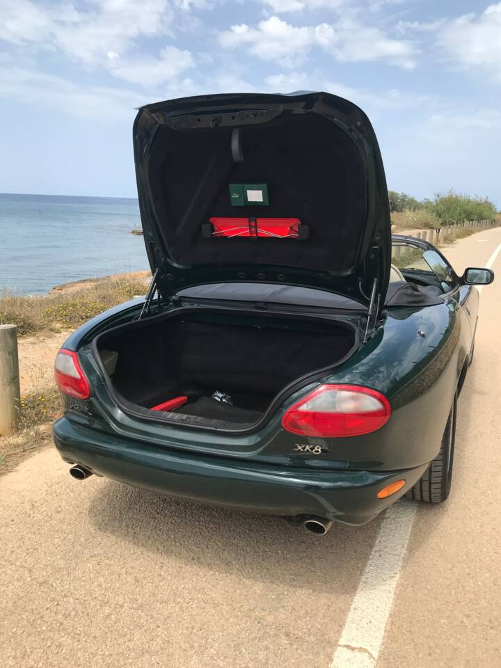 Image 10/22 of Jaguar XK8 4.0 (1996)