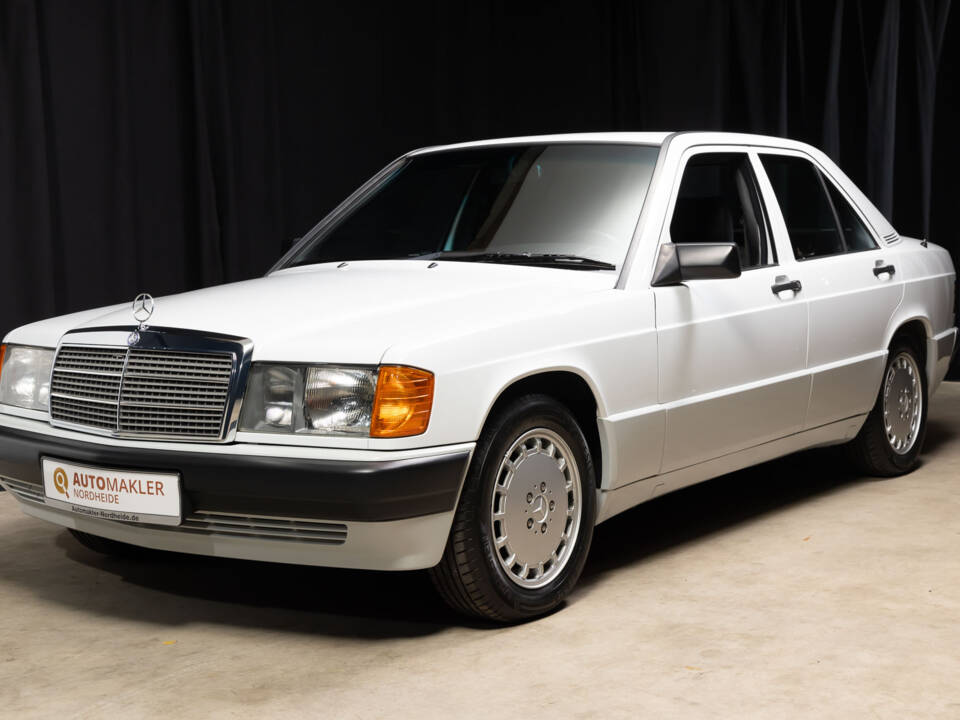 Image 9/78 de Mercedes-Benz 190 E 1.8 (1992)