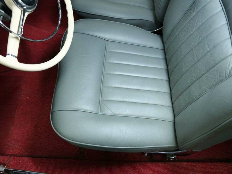 Imagen 14/50 de Mercedes-Benz 220 S (1957)