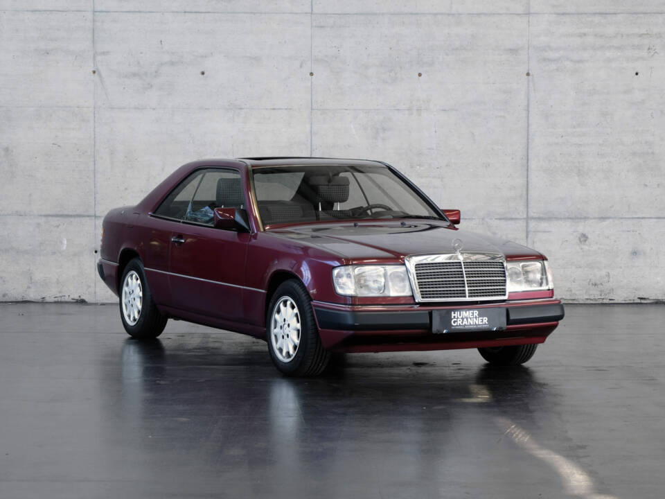 Bild 3/23 von Mercedes-Benz 300 CE (1991)