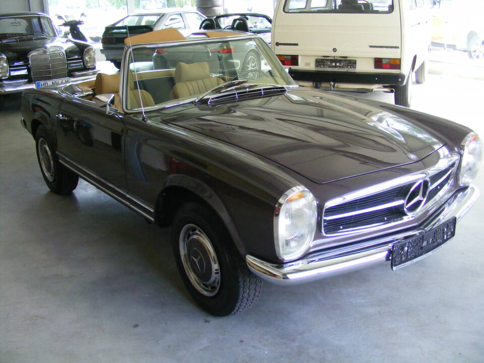 Image 31/36 of Mercedes-Benz 280 SL (1970)