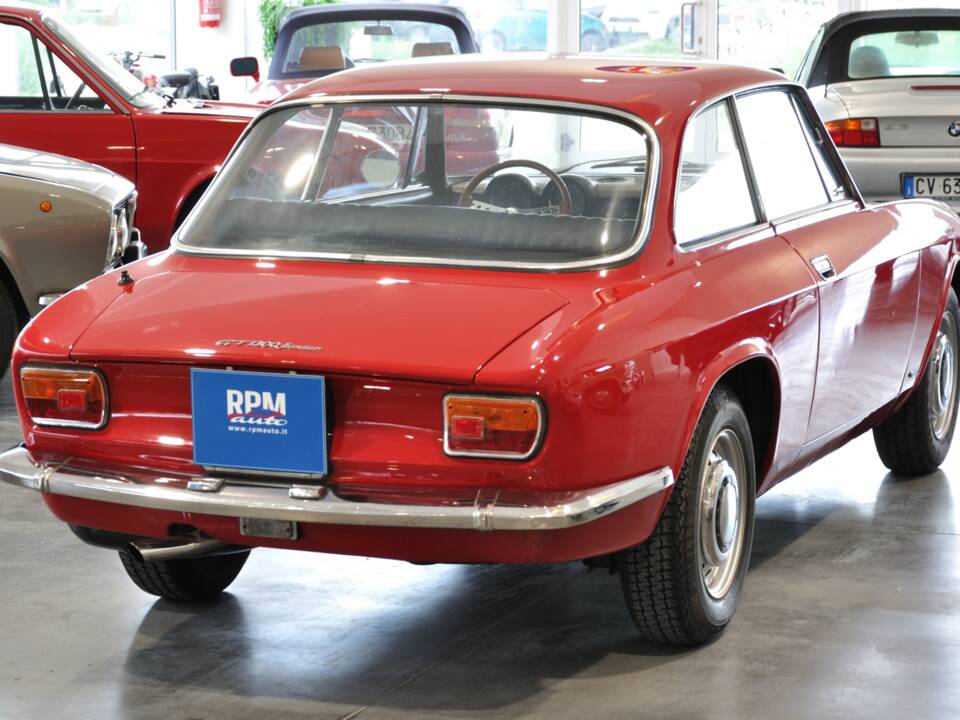 Imagen 7/43 de Alfa Romeo Giulia GT 1300 Junior (1971)