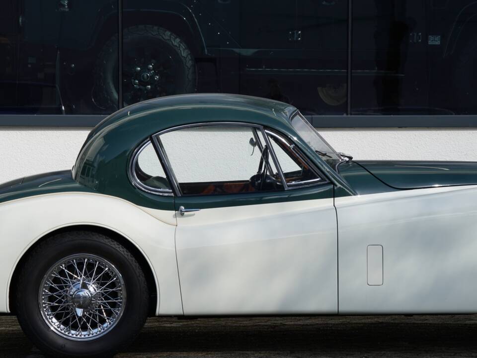 Image 4/13 of Jaguar XK 120 FHC (1953)