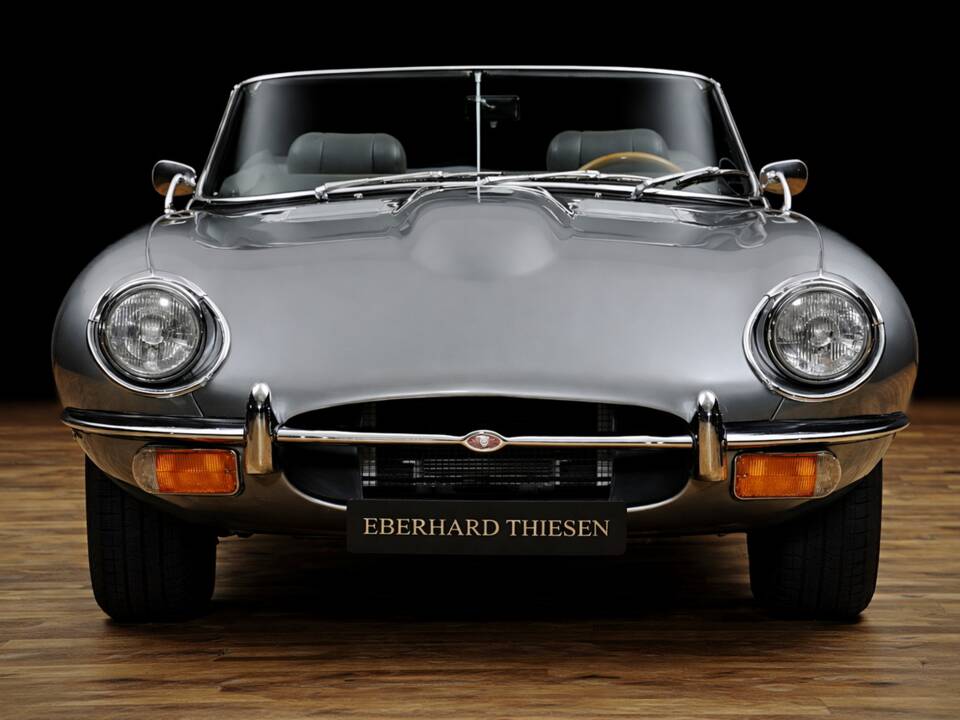 Image 5/17 de Jaguar E-Type (1970)