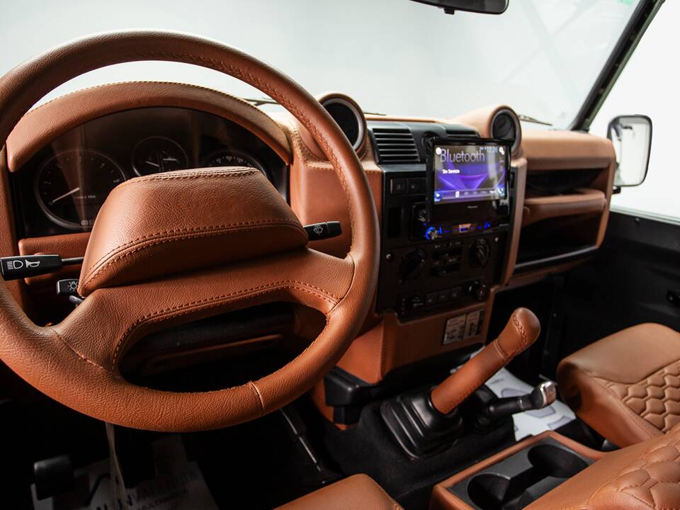 Image 22/44 of Land Rover Defender 90 (2011)