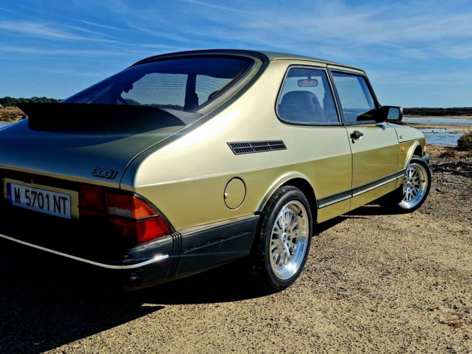 Image 8/50 of Saab 900 (1992)