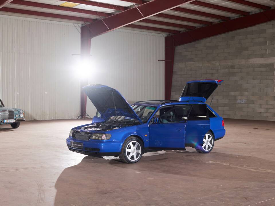 Image 4/113 of Audi S6 Plus Avant (1996)