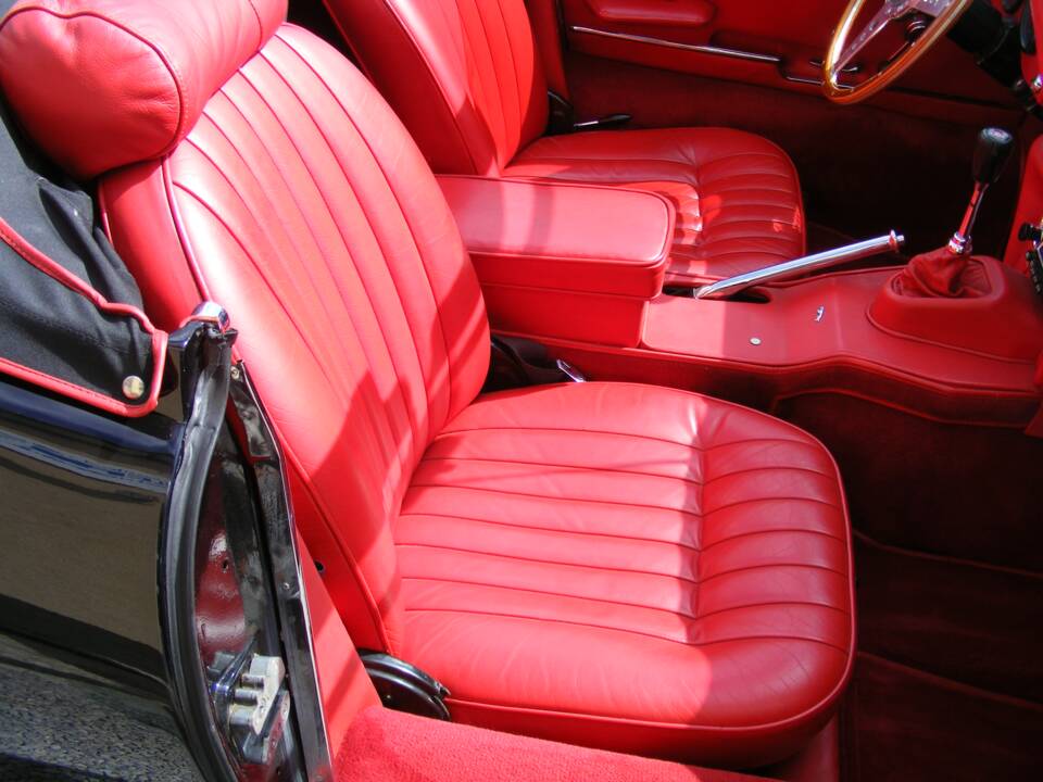Image 15/30 de Jaguar E-Type (1971)