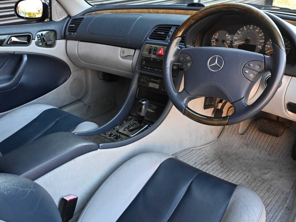 Image 4/50 of Mercedes-Benz CLK 230 Kompressor (2002)