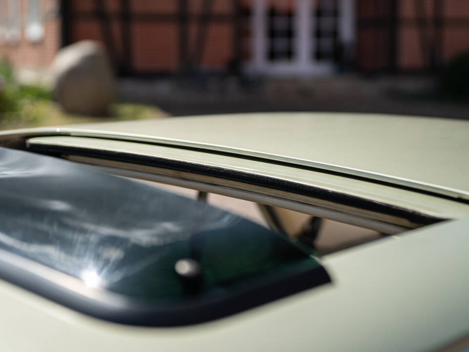 Image 3/46 of BMW 525 (1978)