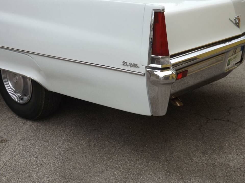 Immagine 37/50 di Cadillac DeVille Convertible (1969)