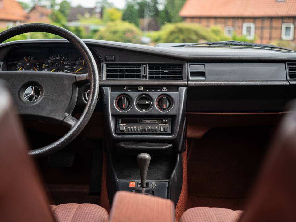 Bild 38/62 von Mercedes-Benz 190 E (1983)