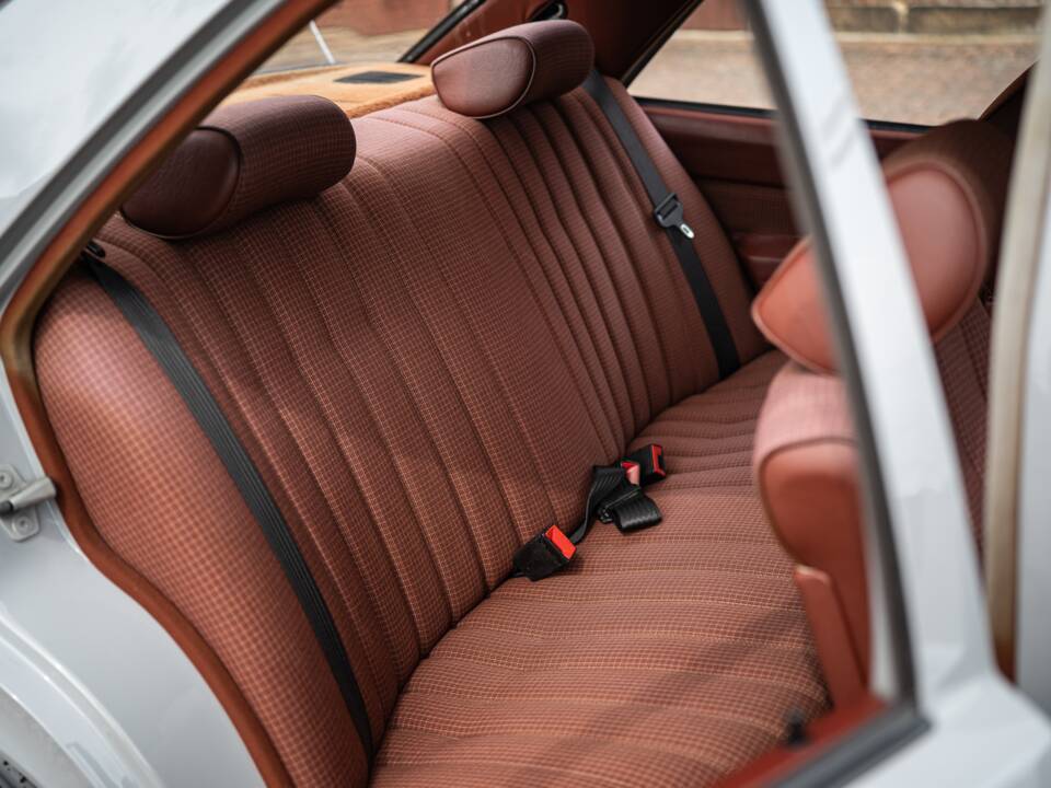 Bild 52/62 von Mercedes-Benz 190 E (1983)