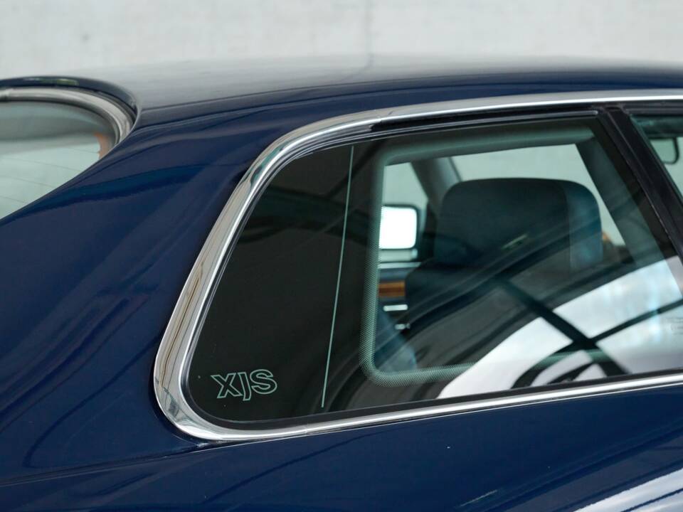 Image 34/50 of Jaguar XJS 5.3 V12 (1993)