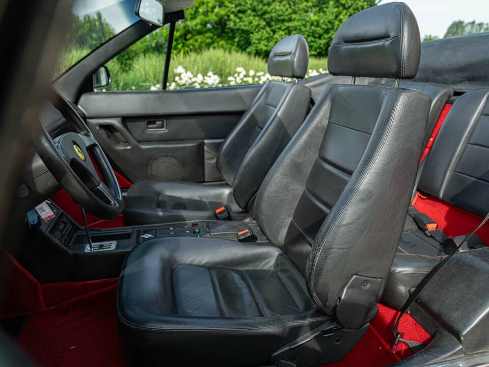 Image 47/50 of Ferrari Mondial T (1991)