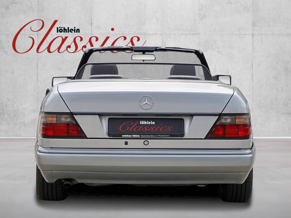 Image 18/24 de Mercedes-Benz E 220 (1996)