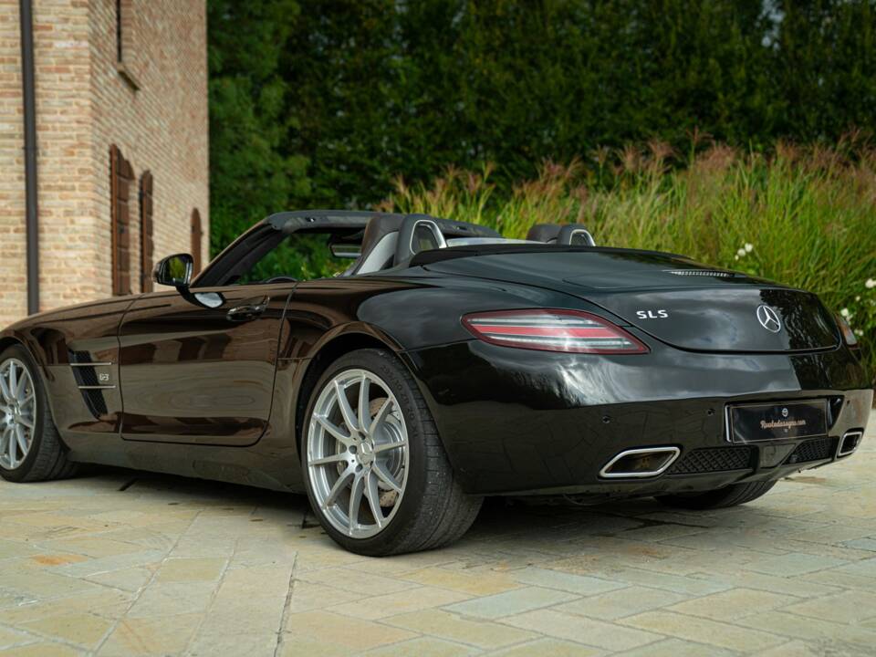 Afbeelding 14/50 van Mercedes-Benz SLS AMG Roadster (2011)