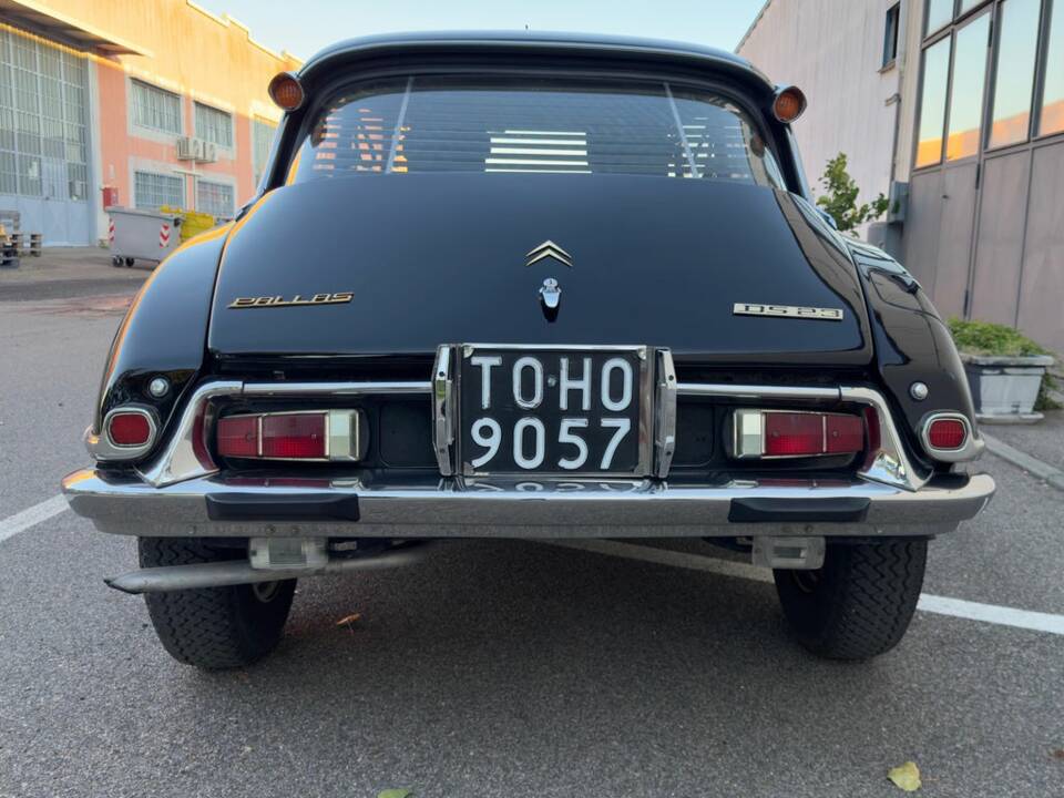 Image 6/8 of Citroën DS 23 (1972)