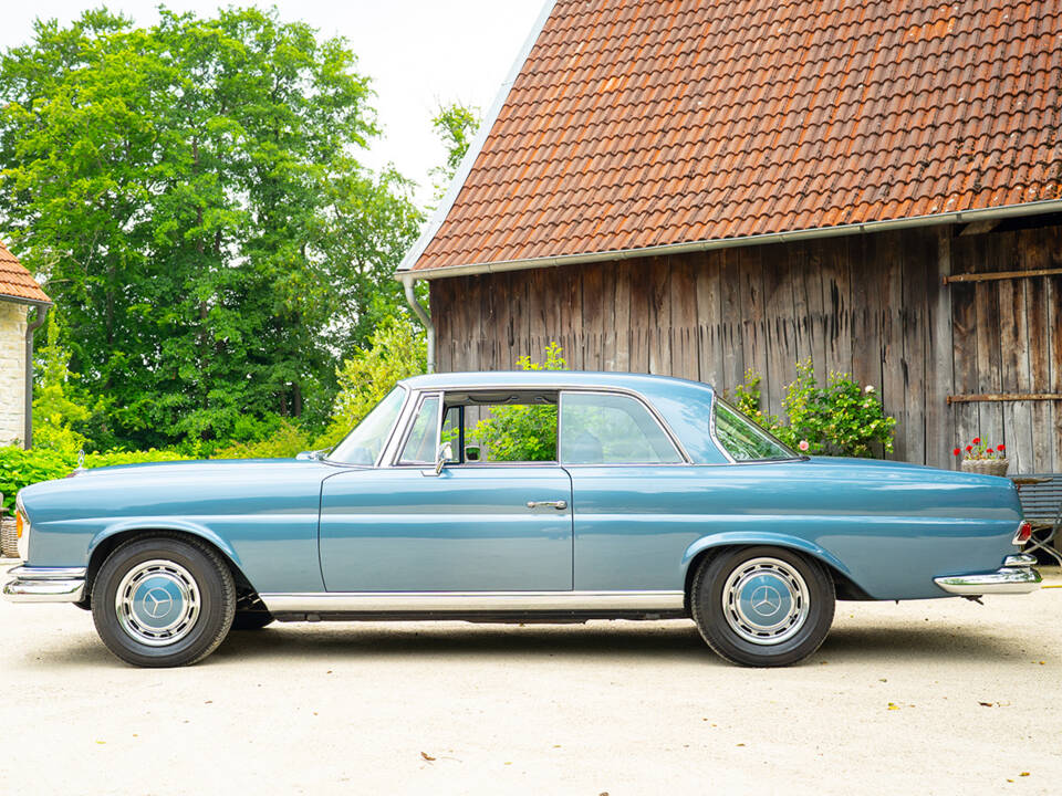 Image 8/48 of Mercedes-Benz 280 SE (1969)