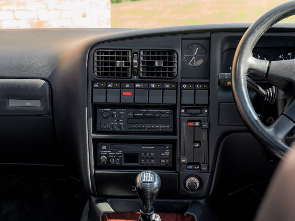 Image 57/75 of Lotus Carlton (1991)