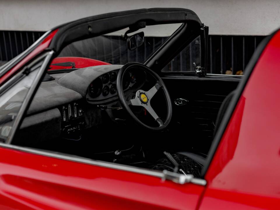 Image 26/30 of Ferrari Dino 246 GTS (1973)