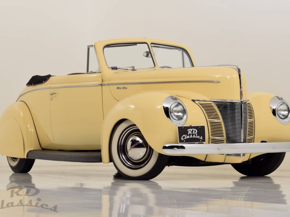 Image 1/50 of Ford Deluxe Coupé Convertible (1940)