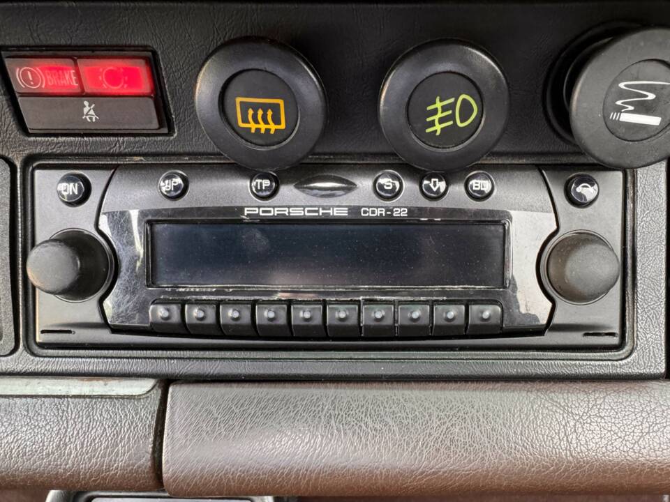 Image 58/88 of Porsche 911 Carrera 3.2 (1985)