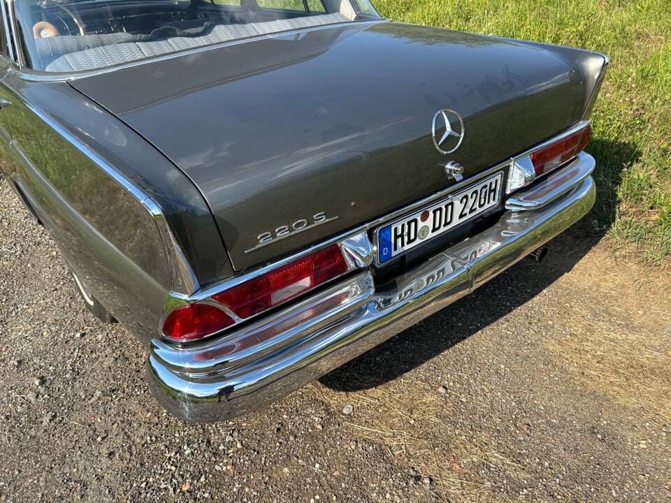 Bild 8/9 von Mercedes-Benz 220 SE b (1964)