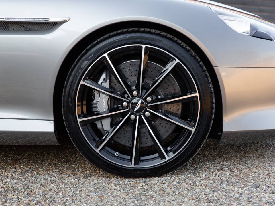 Imagen 40/50 de Aston Martin DB 9 GT &quot;Bond Edition&quot; (2015)