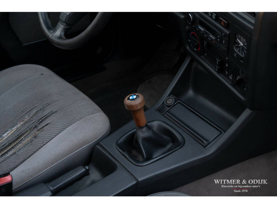 Image 49/50 de BMW 320i Touring (1989)