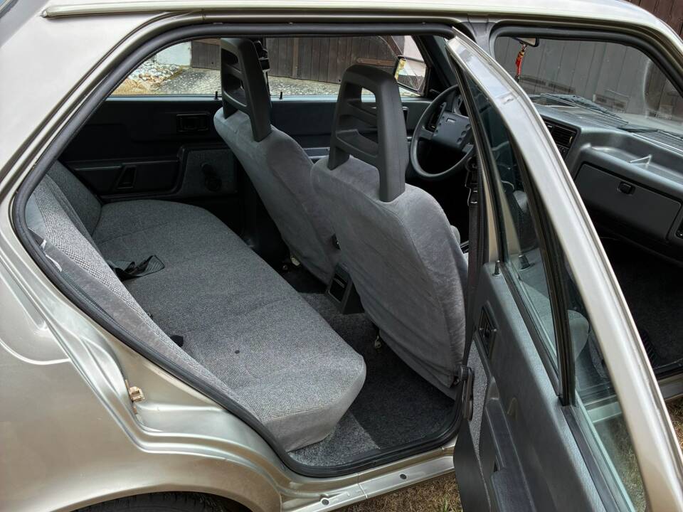 Afbeelding 14/16 van Volvo 360 (1988)