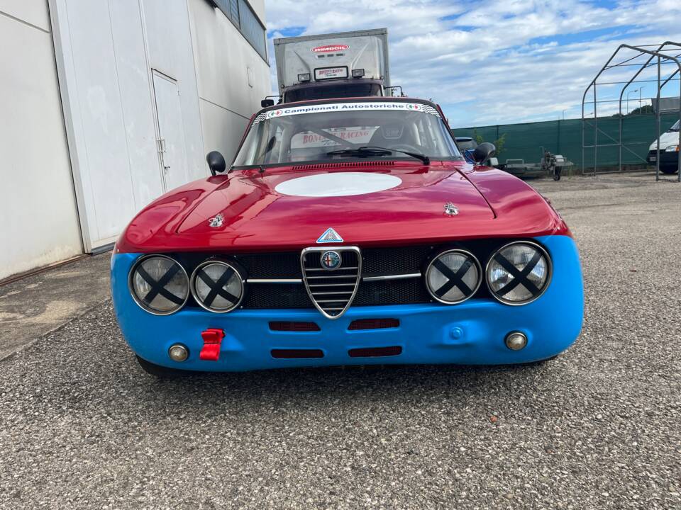 Afbeelding 3/21 van Alfa Romeo 1750 GT Veloce (1970)