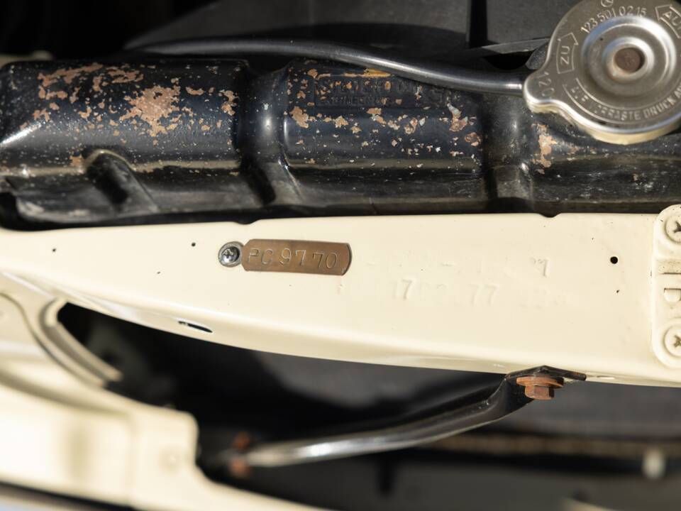 Bild 21/40 von Mercedes-Benz 230/4 (1976)