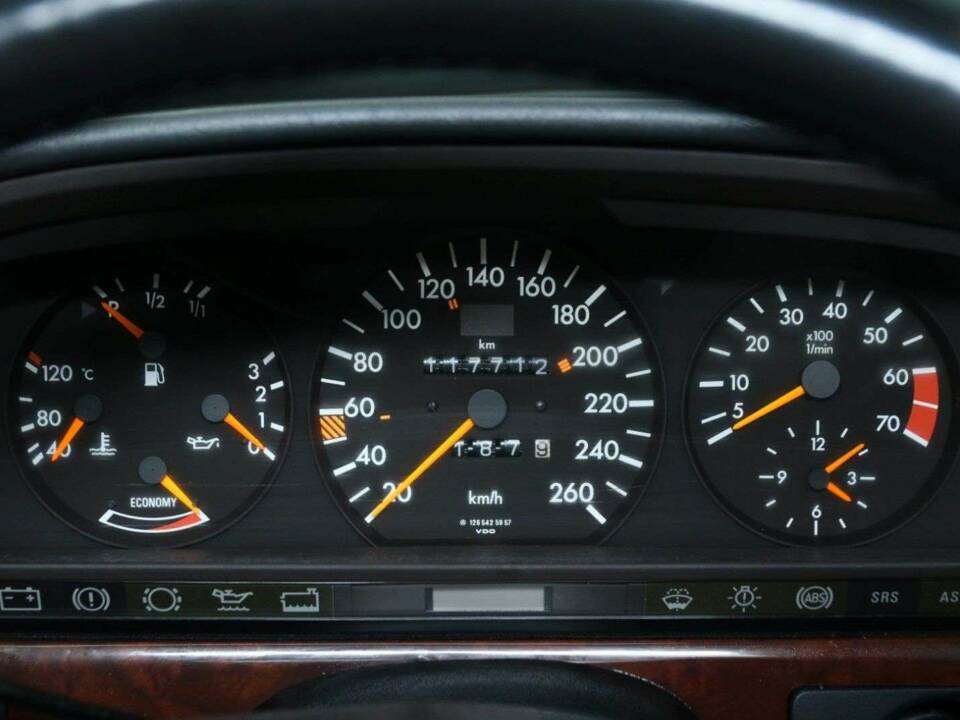 Image 14/30 of Mercedes-Benz 560 SEL (1989)
