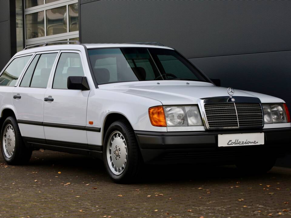 Immagine 4/18 di Mercedes-Benz 200 TE (1989)