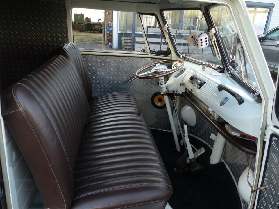 Image 12/19 of Volkswagen T1 panel van (1963)