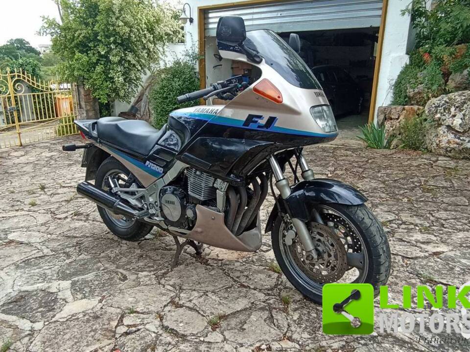 Bild 8/10 von Yamaha DUMMY (1991)