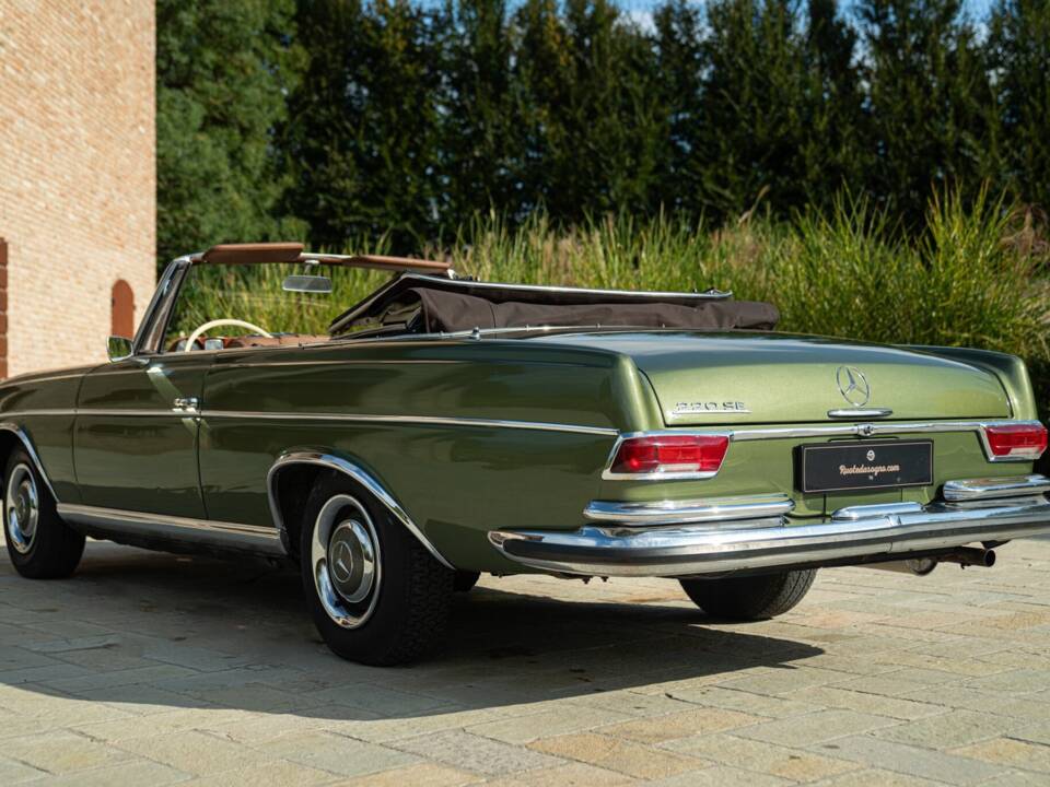Imagen 9/50 de Mercedes-Benz 220 SE b (1964)