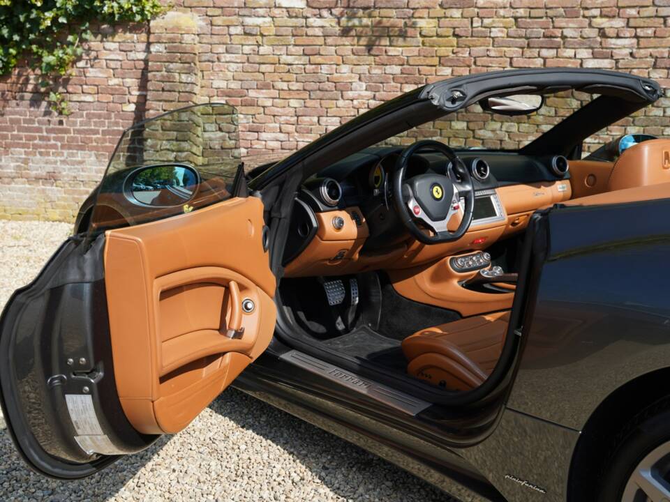 Bild 29/50 von Ferrari California (2010)