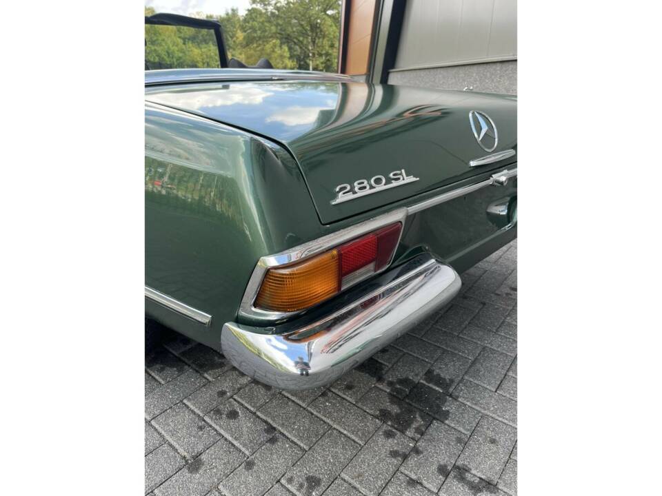 Image 18/50 of Mercedes-Benz 280 SL (1968)